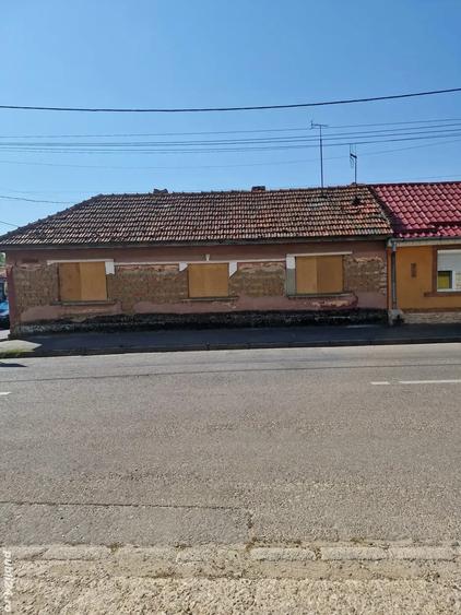 casa si teren de vanzare - 1