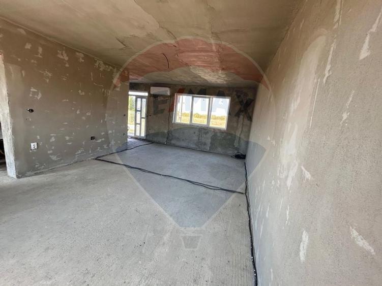 Casa  de vanzare la gri cu 4 camere,teren 552mp in Les - 10