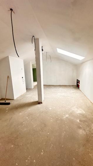 APA SARATA casa deosebita 300mp cu 2 garaje si 8ari teren! - 13