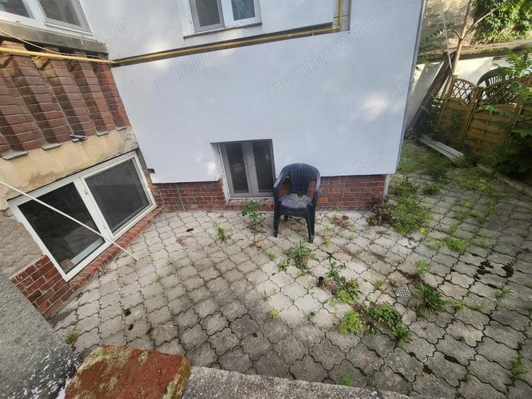 Vand apartament la demisol, pentru locuit sau spatiu comercial - 2