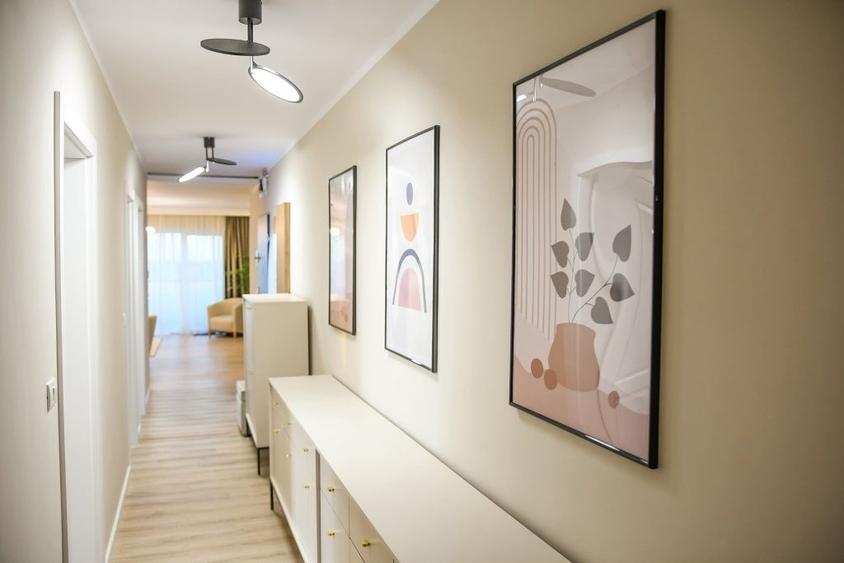 Apartament cu 3 camere decomandat, mobilat în Central