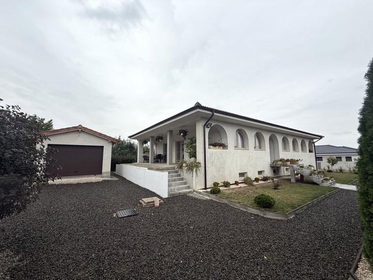 Casă în stil mediteranean de vanzare– rafinament, lumină și spațiu generos! - 1