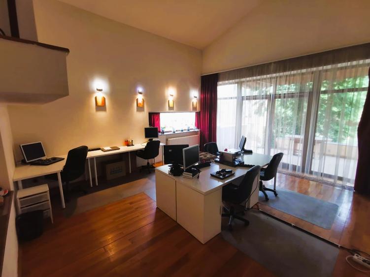 Aradului - Casa individuala 6 camere - Su:225mp - 4 locuri de parcare proprii - 1