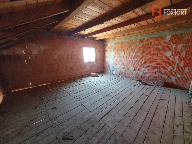 Duplex cu 6 camere cu Canalizare în Peciu Nou