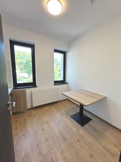 Cladire renovata, pretabila pentru hotel, pensiune, retreat, centru, etc - 9