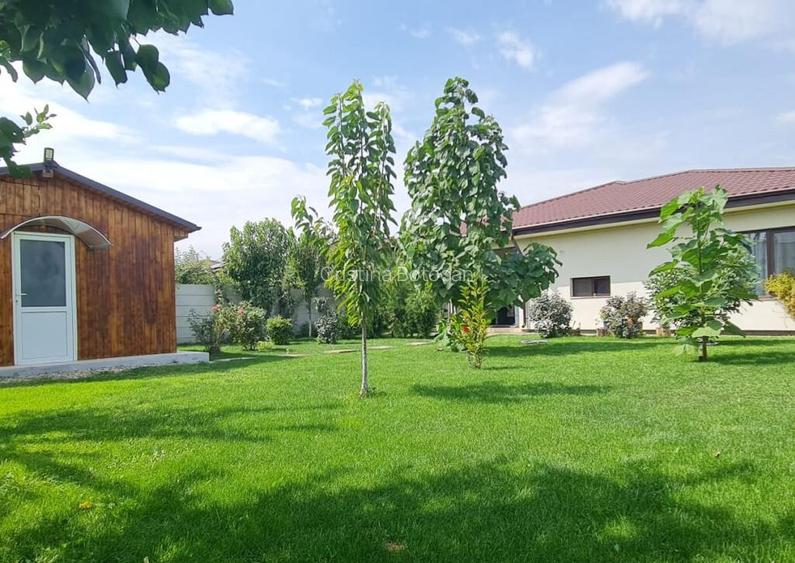 Vila pe un singur nivel cu panouri solare Vila pe un singur nivel cu panouri solare