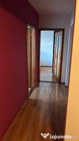 Apartament cu 3 camere decomandat în Nufărul