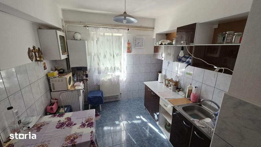 Vand ap cu 4 camere et. 3 zona Posta 4 - 9