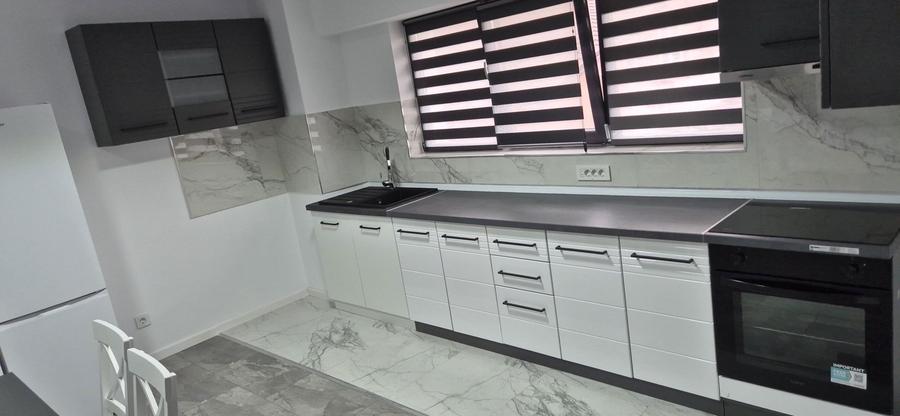 Vand apartament cu 3 camere bloc Nou - 1