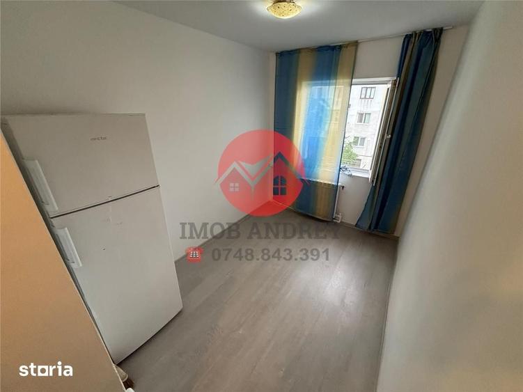 Garsonieră în Vest