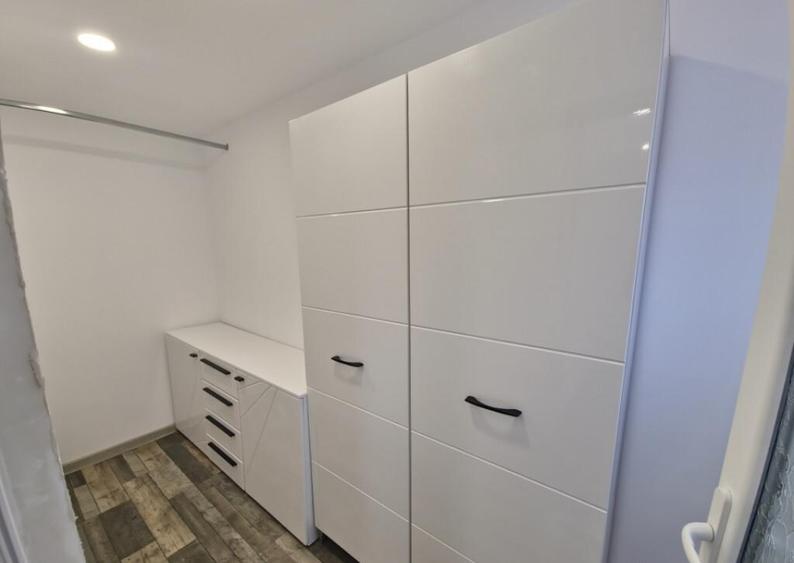 Casa individuala 3 camere foisor acoperit curte km 4 - 17