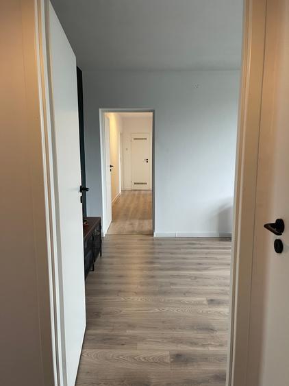 Apartament cu 4 camere semidecomandat în Astra