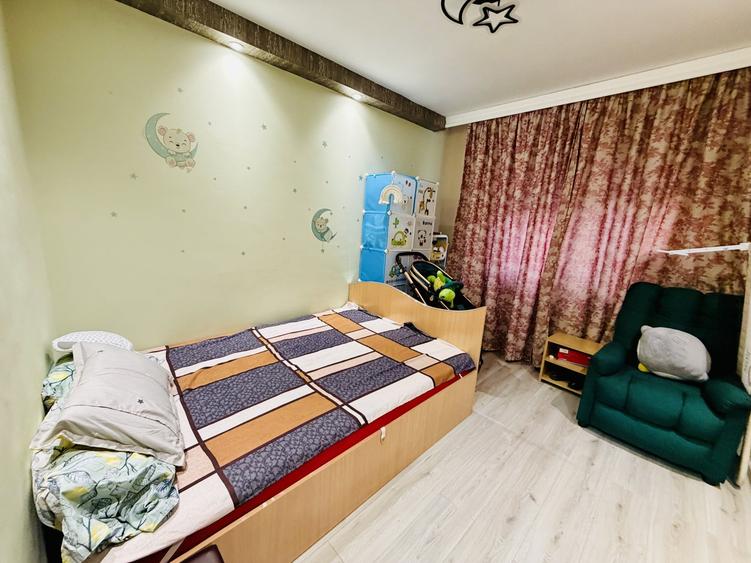 Apartament cu 3 camere decomandat, mobilat în Uverturii