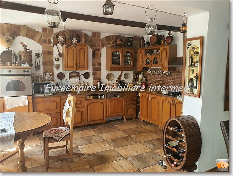 Pensiune 14 camere de vanzare zona Eforie Nord - 3