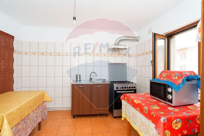 Casă de Vânzare, 3 Camere, 1577mp Teren la E58 - Lețcani, Iași - 8