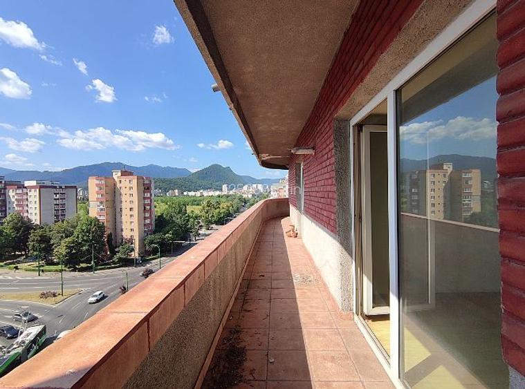 Apartament spațios cu 4 camere, liniștit și însorit. Apartament spațios cu 4 camere, liniștit și însorit.