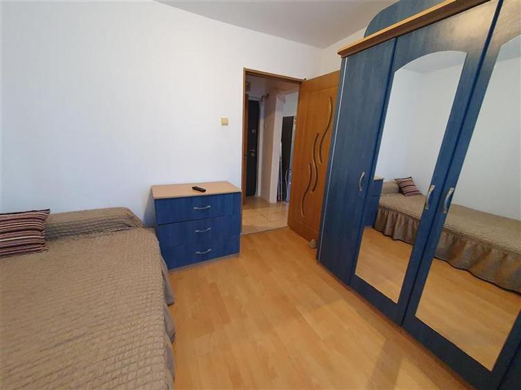 Apartament cu 2 camere decomandat, mobilat în Tei