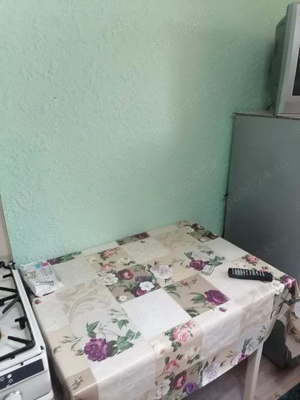 Vind sau inchiriez garsoniera confort redus 12 m patrati zona gara Burdujeni - 3