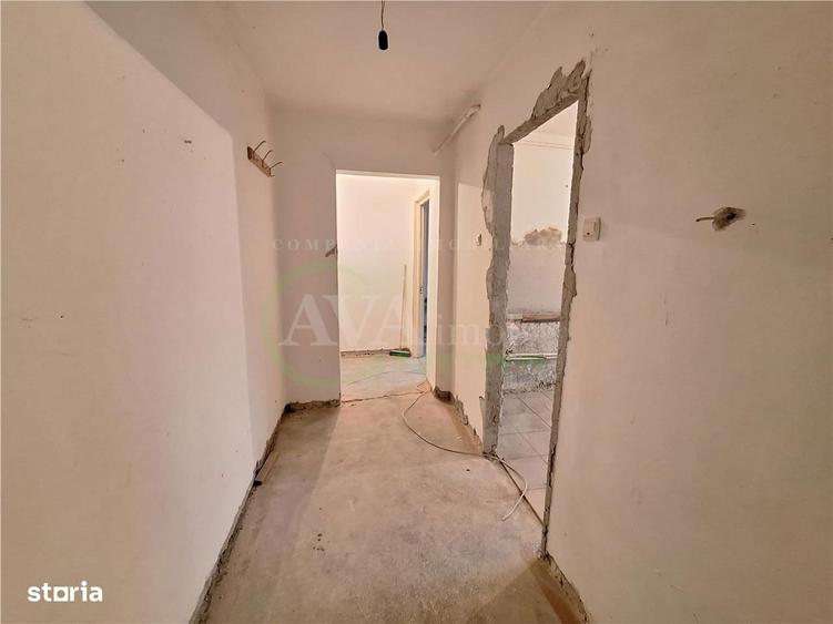 Apartament cu 3 camere semidecomandat în Mioriței