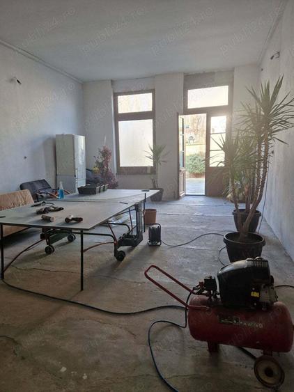 Inchiriez spatiu - 1