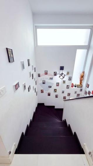 Vila 4 camere | Teren 251 mp | 2 parcari | 10 min Metrou - 40