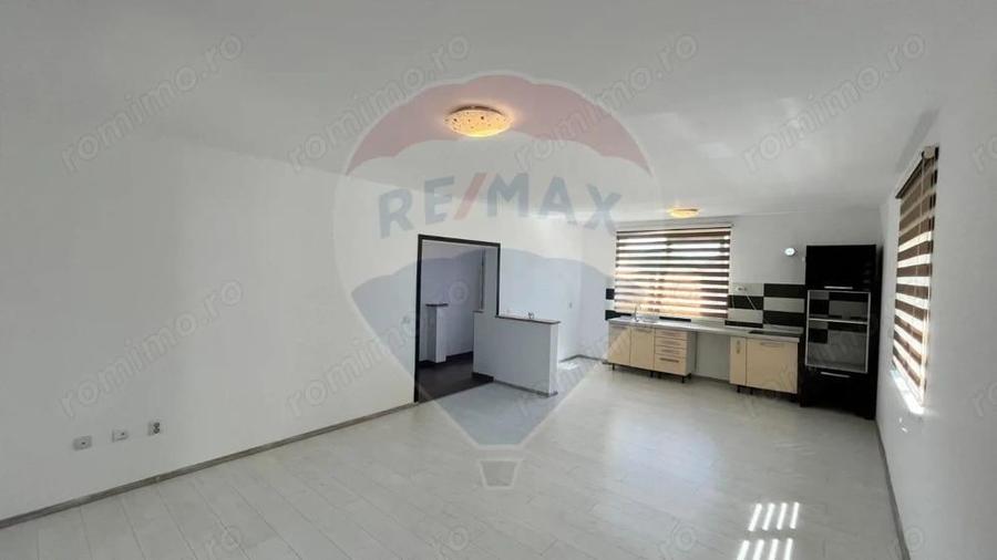 Vila de vanzare langa lac - Medias - 7