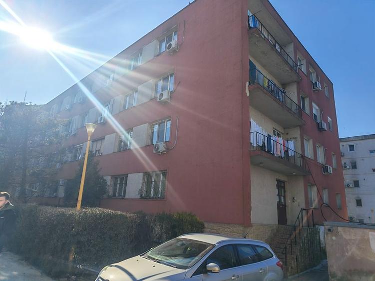 Garsoniera zona Far - 3