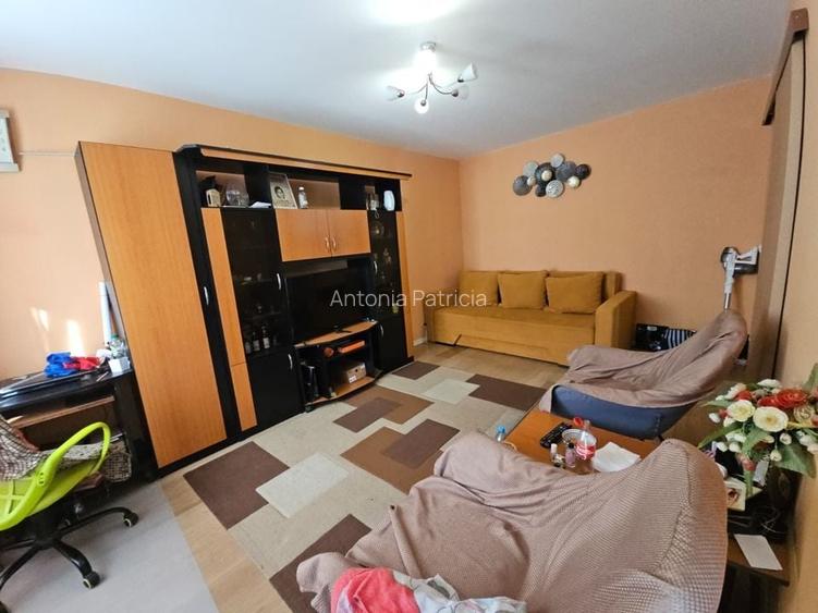 2 camere cf 1 Titan/1 Decembrie