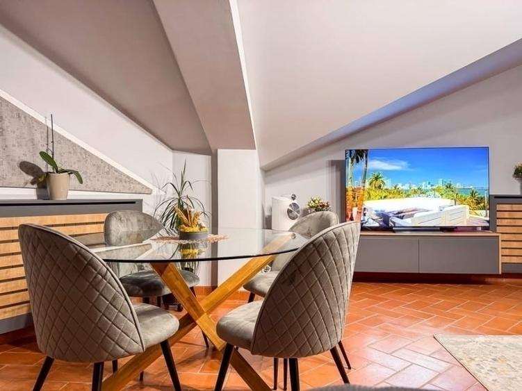 3 Camere 113mp Bloc 2009 zona Cug - 9