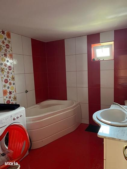 Casă cu 4 camere cu Teren 1035 Mp în Vadu Pașii