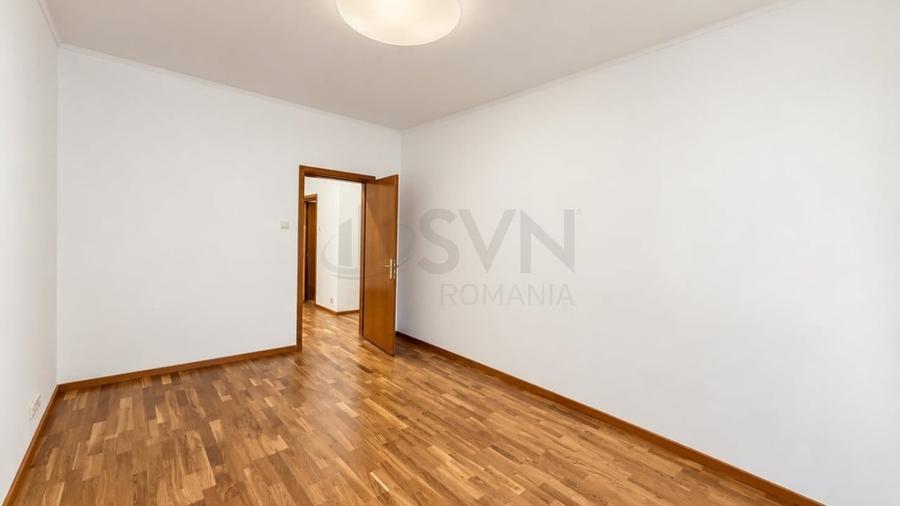 Apartament cu 8 camere decomandat în Kiseleff