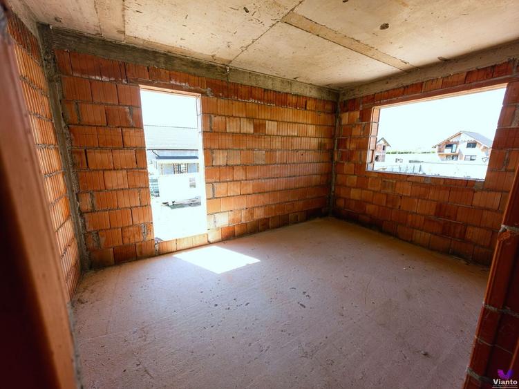 Casă individuală cu 4 camere cu Canalizare în Exterior Sud
