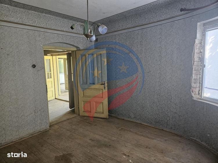 Casă cu 4 camere în Central