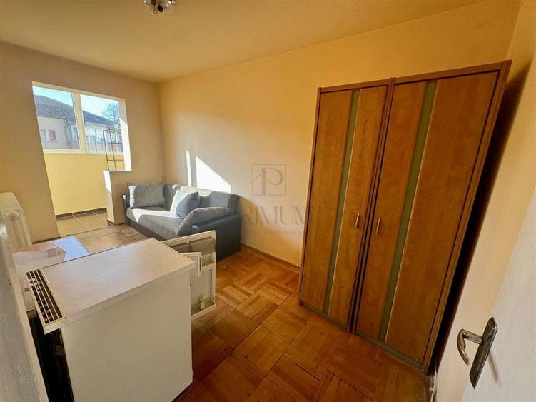 Apartament cu 3 camere semidecomandat în Șagului