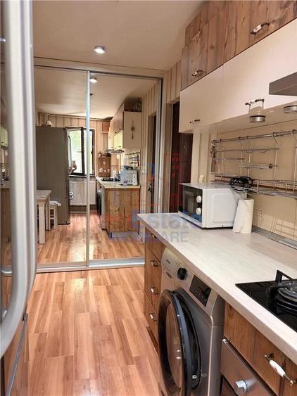 Apartament cu 2 camere semidecomandat în Filiași