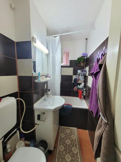 Apartament cu 3 camere decomandat în Florilor