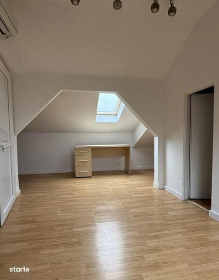 Casă cu 4 camere în Pajura