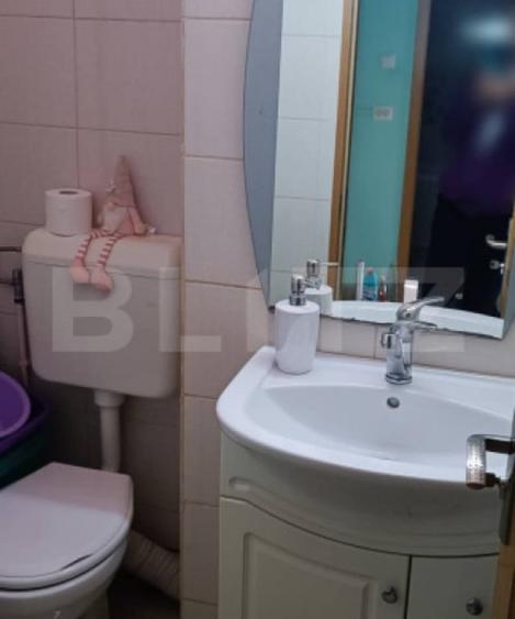 Apartament cu 3 camere decomandat în Florilor