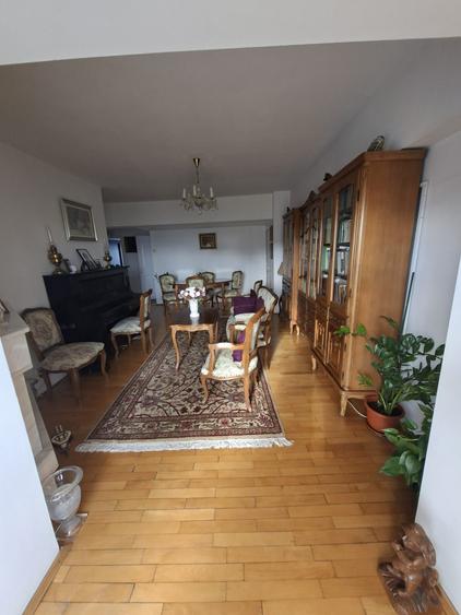 Apartament cu 4 camere, mobilat în Centru Civic