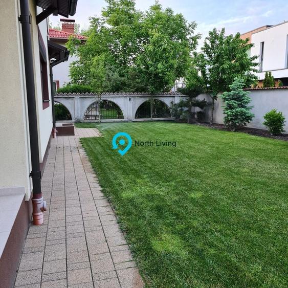Casă individuală cu 5 camere cu Canalizare în Central