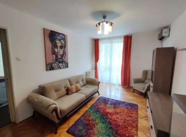 Apartament cu 3 camere decomandat în Dristor