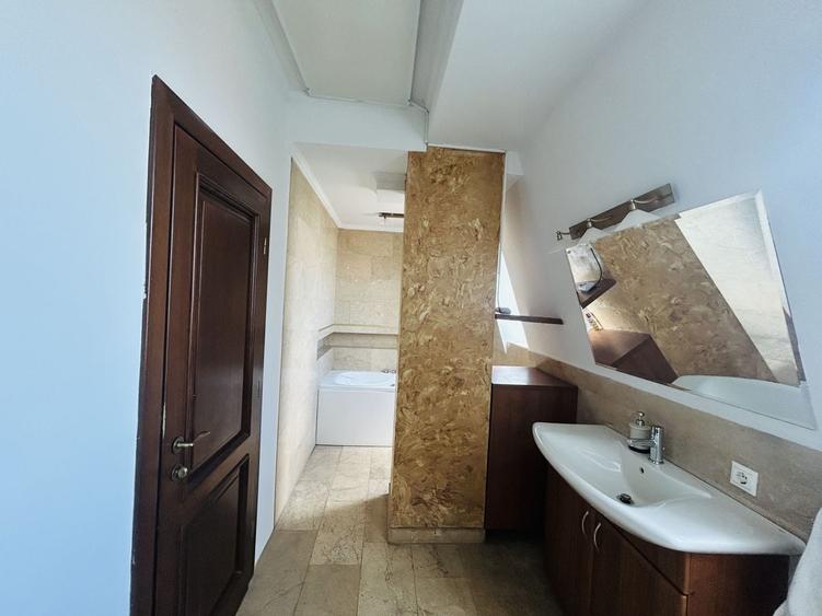 Apartament cu 4 camere în Hipodrom 1