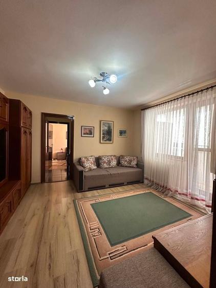 Apartament cu 3 camere semidecomandat în Careiului