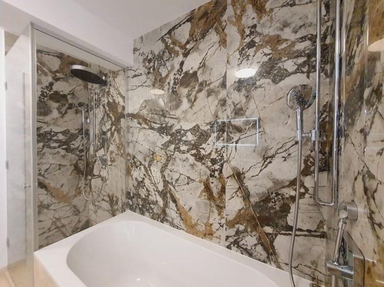 Casă cu 6 camere cu Teren 290 Mp în Nordului