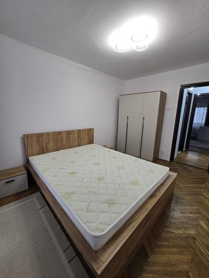 Apartament cu 4 camere decomandat în Central