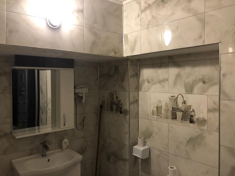 Apartament cu 3 camere decomandat, mobilat în Central