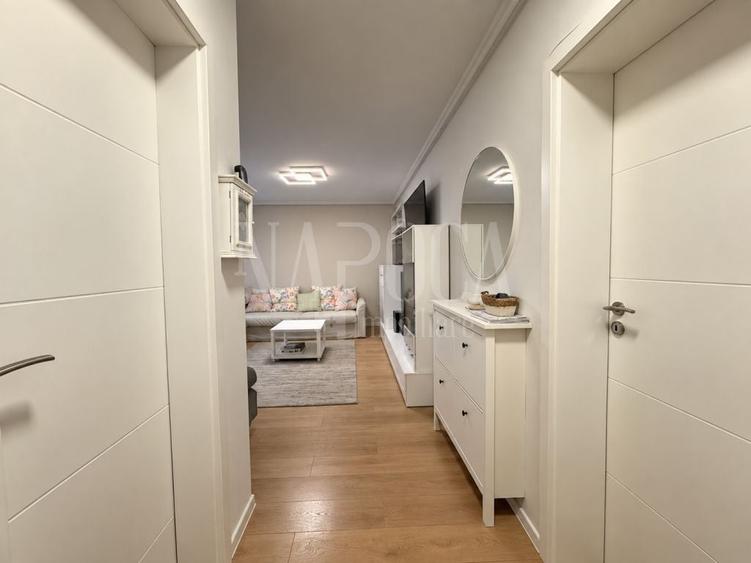 Apartament cu 3 camere semidecomandat în Florești
