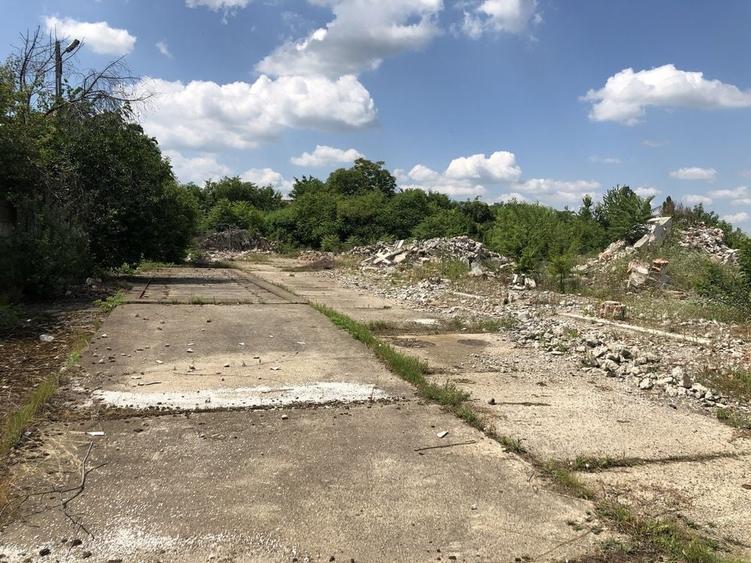 Spațiu comercial, de 11,100 mp, în Periferie