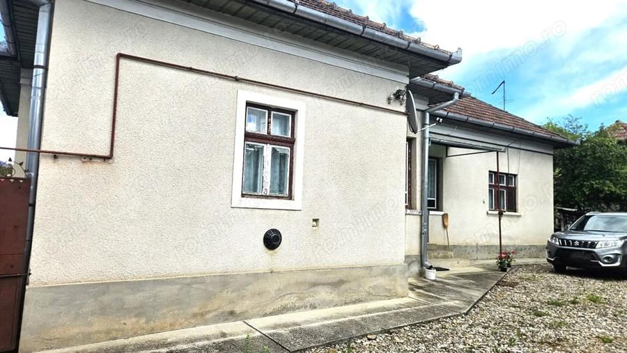 Casă cu 3 camere cu Teren 2568 Mp în Luna