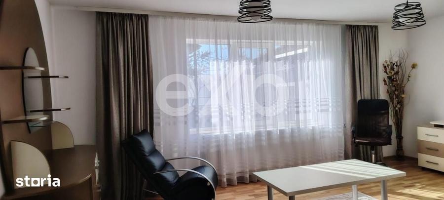 Casă cu 7 camere cu Teren 450 Mp în Central